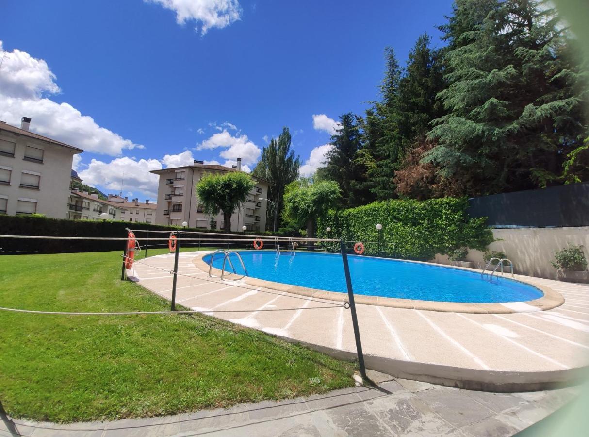 Apartamento Alba Jaca Luaran gambar